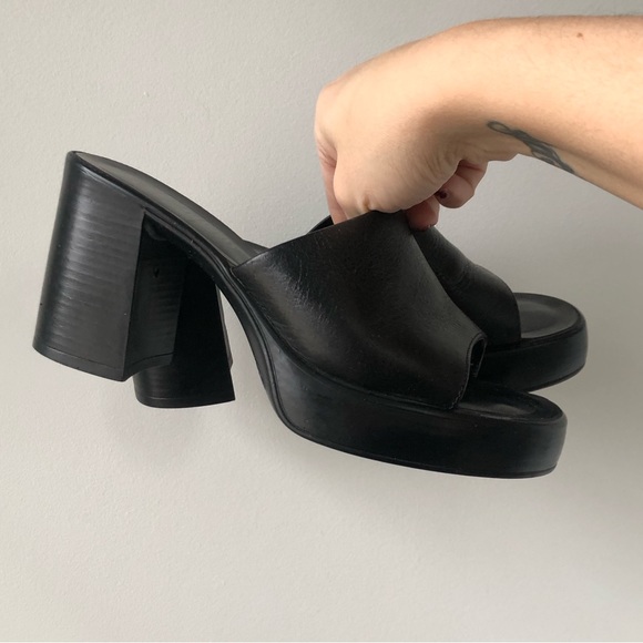 transit Shoes - 90’s transit platform sandals